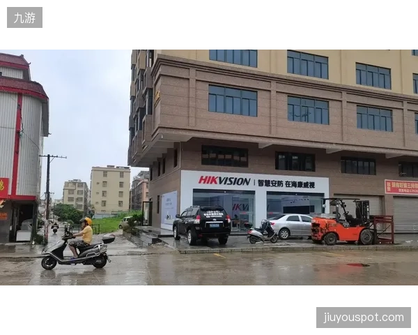 海康威视的智能安防系统融入了突发事件播报，完成了赛场人流的压力测试